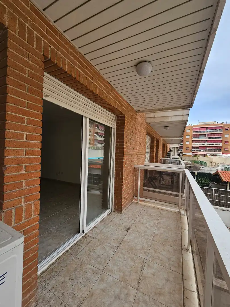 Terrasse von Wohnung zum Verkauf in Tarragona mit Klimaanlage, Terrasse und Ofen