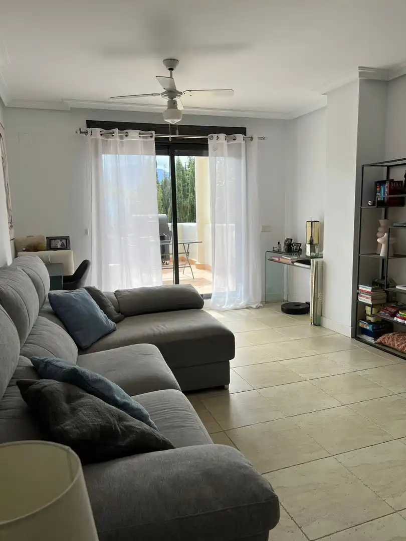 Wohnzimmer von Wohnung zur Miete in Estepona mit Klimaanlage, Heizung und Terrasse