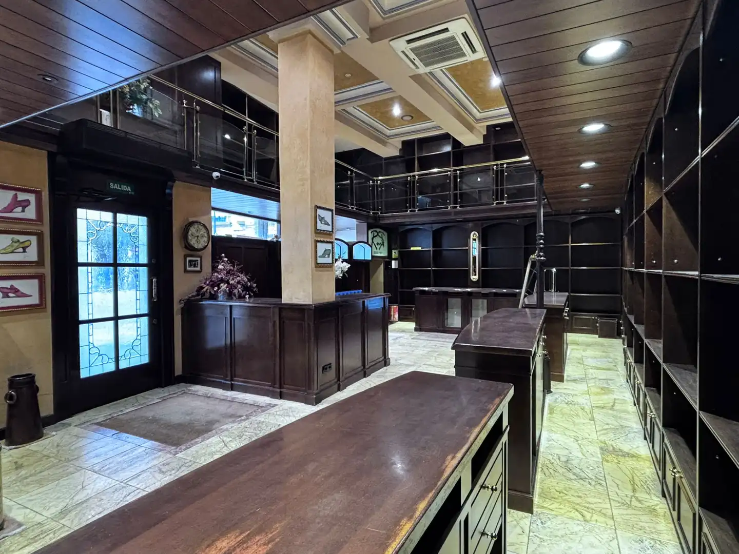 Commercial properties for rent in Burgos  with Air Conditioner, Heating and Furnished