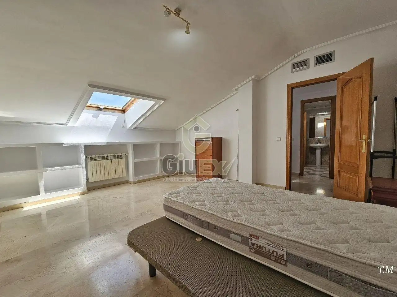 Habitación de Dúplex de alquiler en Cáceres con Aire acondicionado, Calefacción y Terraza