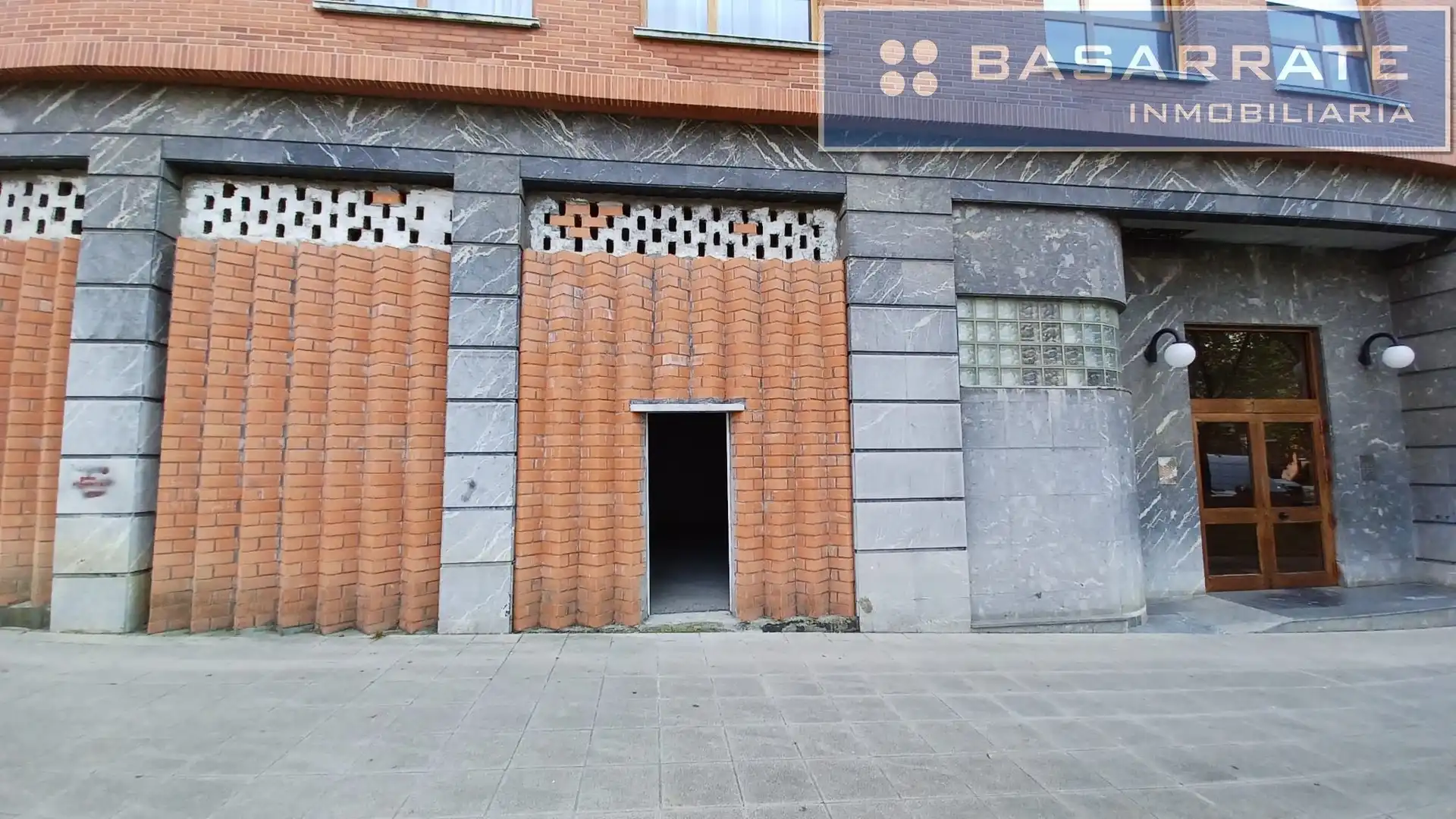 Vista exterior de Local en venda en Bilbao 