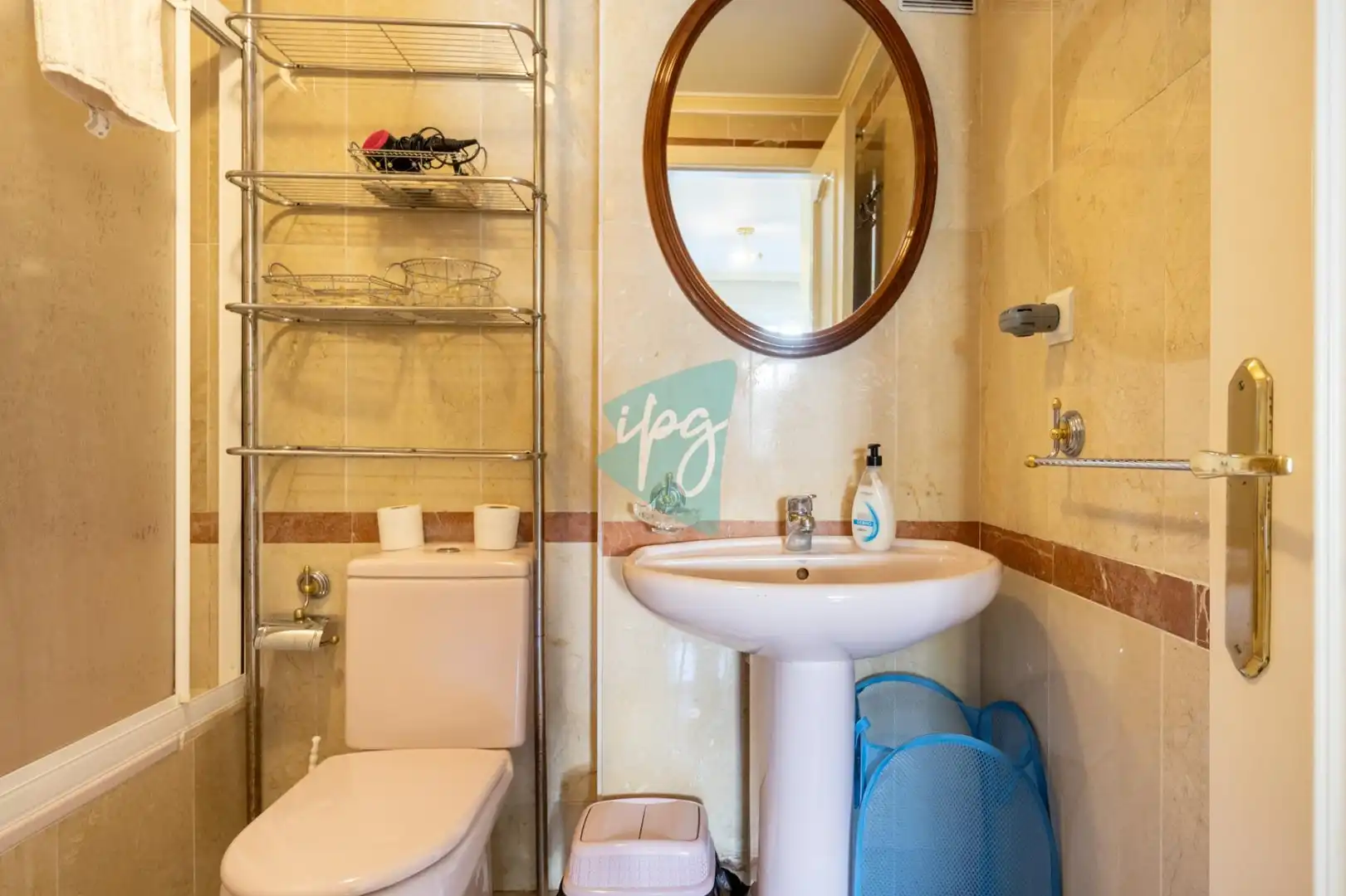 Baño de Piso en venta en Estepona con Aire acondicionado, Terraza y Amueblado