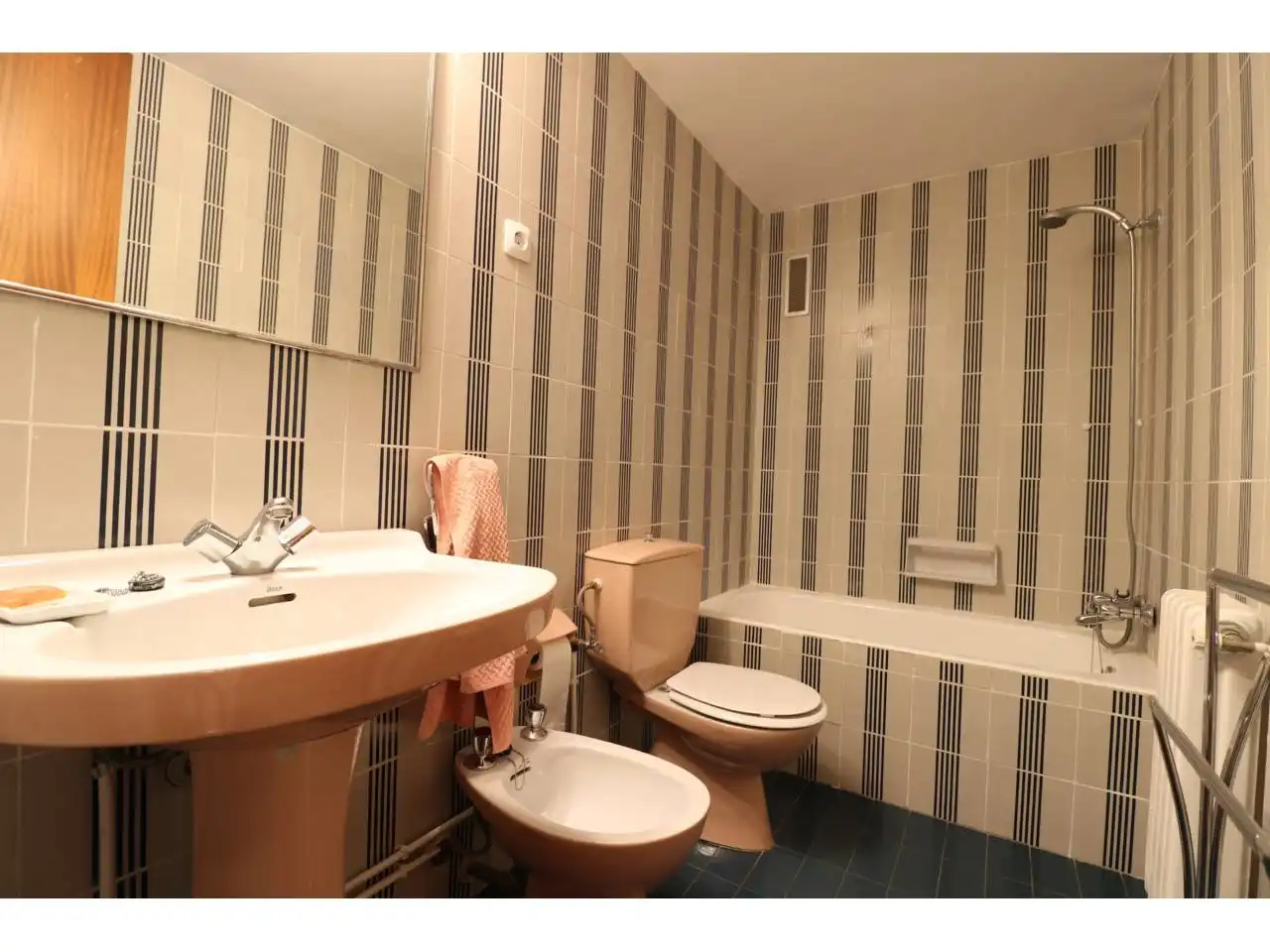 Bathroom of Flat for rent in Sant Cugat del Vallès  with Heating, Parquet flooring and Alarm