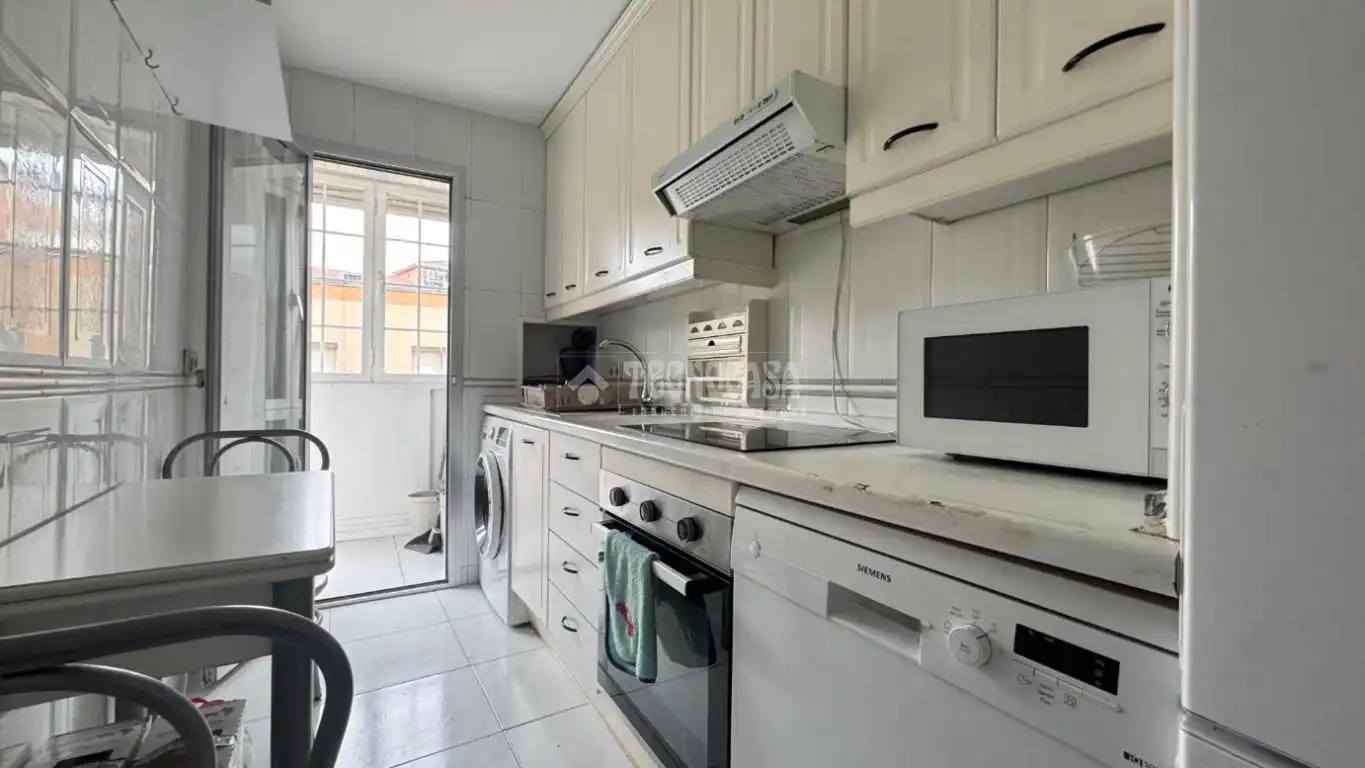 Kitchen of Flat for sale in Madrid  with Heating, Parquet flooring and Terrace