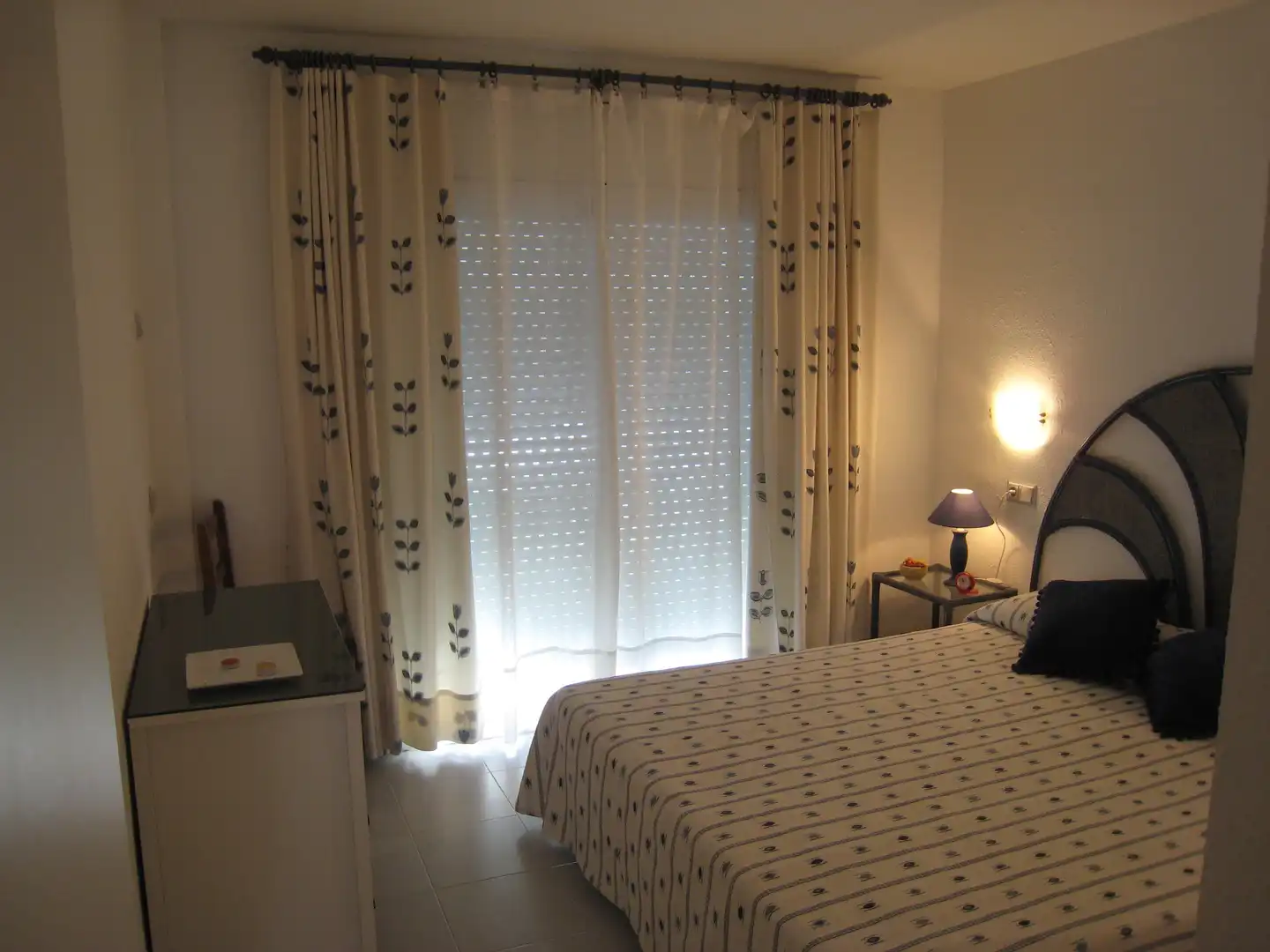 Schlafzimmer von Wohnung zum Verkauf in L'Estartit mit Klimaanlage, Privatgarten und Terrasse
