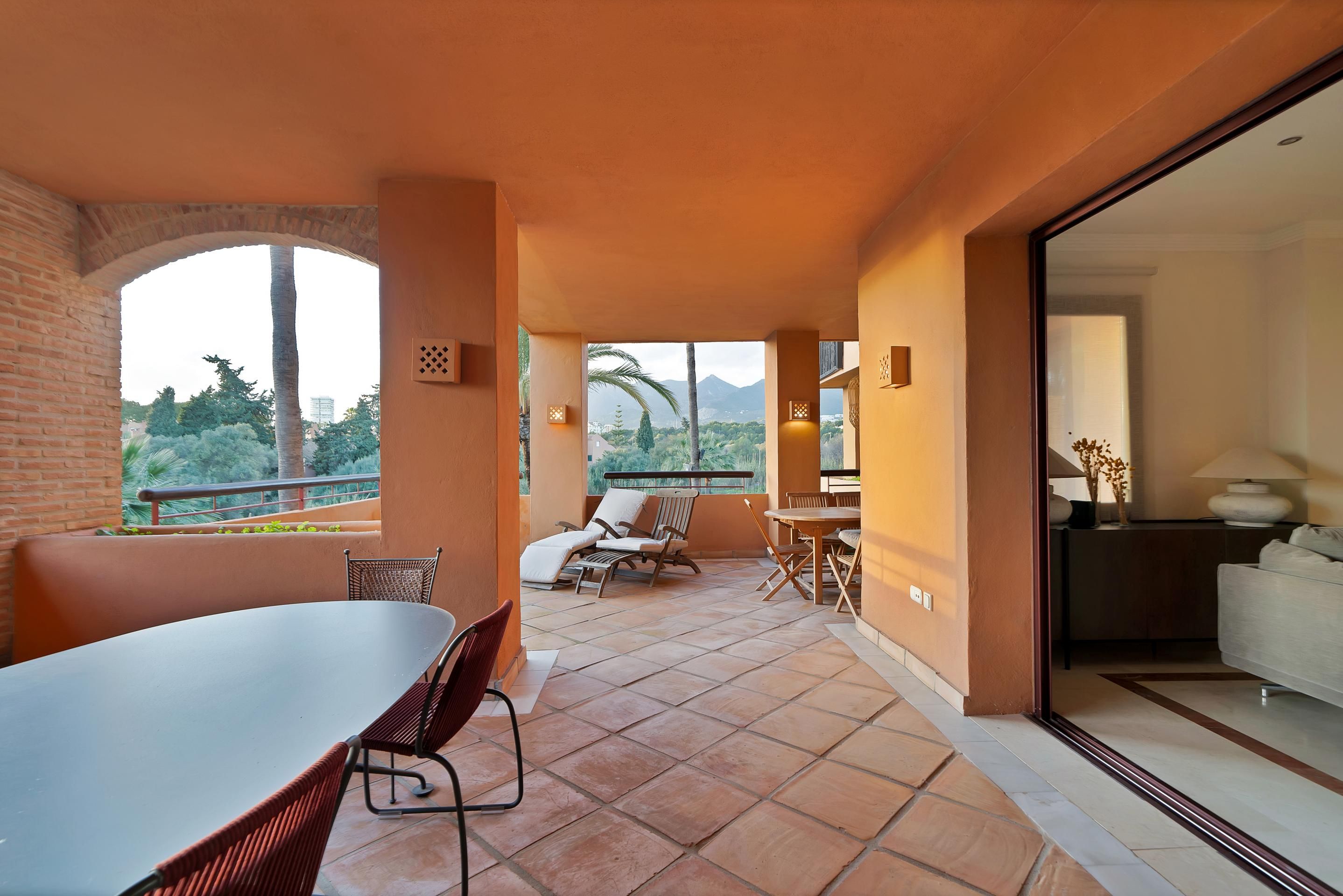 Terrassa de Apartament en venda en Marbella amb Aire condicionat, Jardí privat i Traster