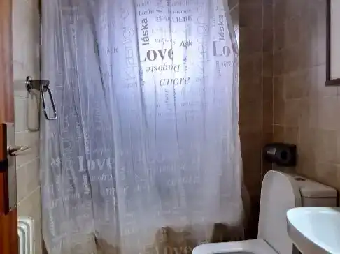 Badezimmer von Wohnung zur Miete in  Pamplona / Iruña mit Klimaanlage und Balkon