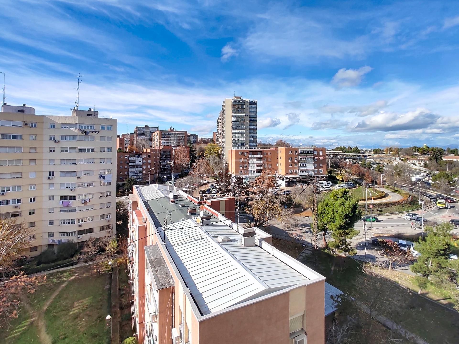 Vista exterior de Pis en venda en  Madrid Capital amb Calefacció, Parquet i Traster