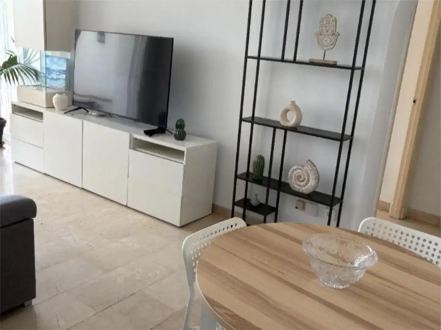 Sala d'estar de Pis de lloguer en Benahavís amb Aire condicionat i Piscina