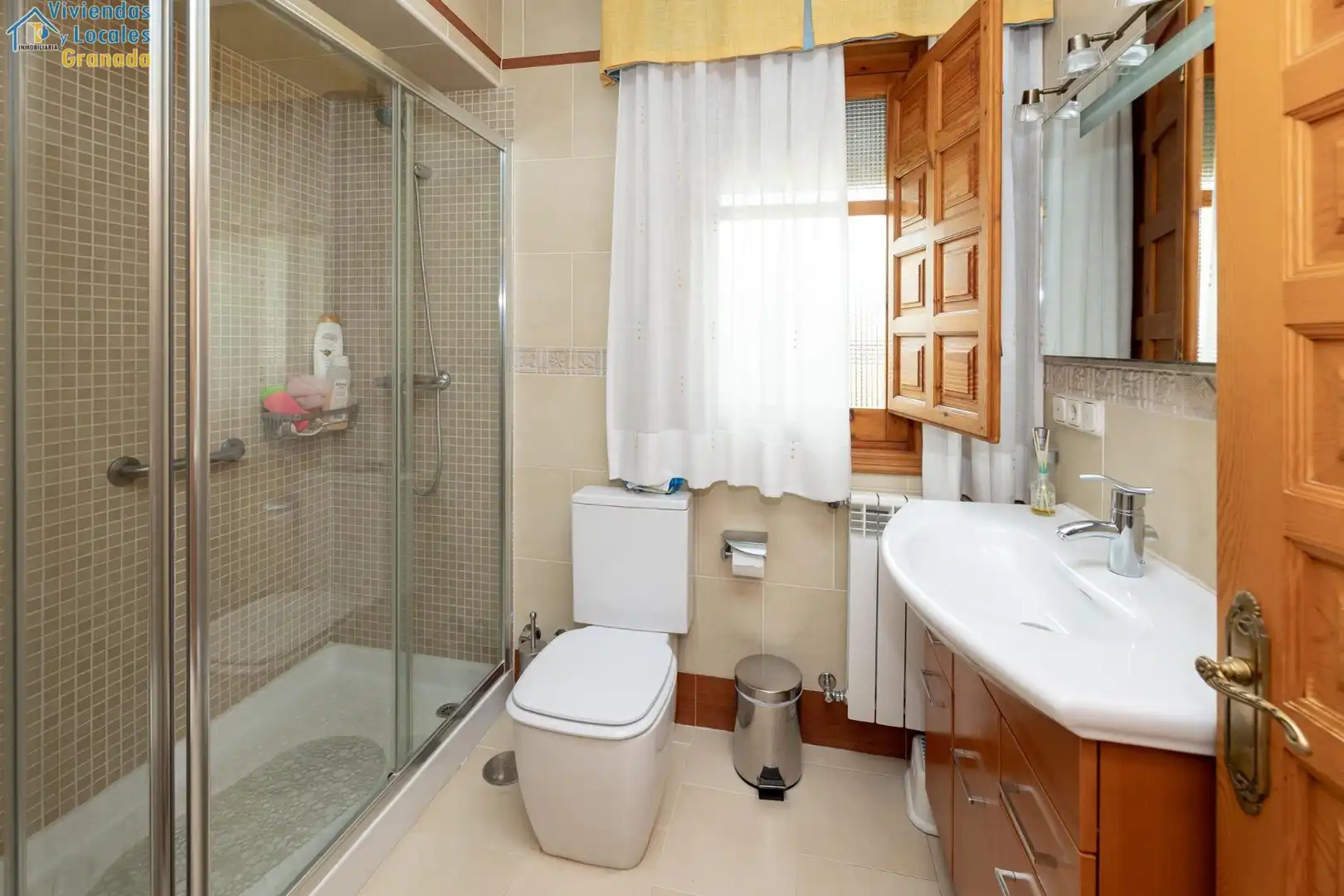 Baño de Casa o chalet en venta en Granada con Aire acondicionado, Jardín privado y Trastero