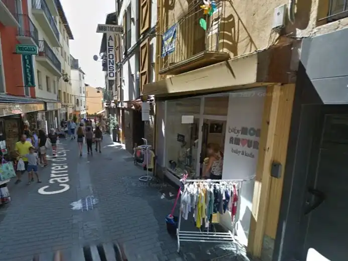 Locale commerciale in affitto a carrer d'espanya 1