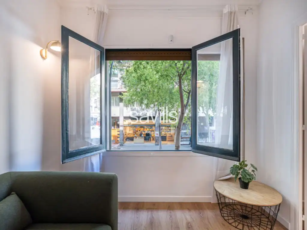 Dormitori de Apartament en venda en Barcelona amb Aire condicionat, Moblat i Forn