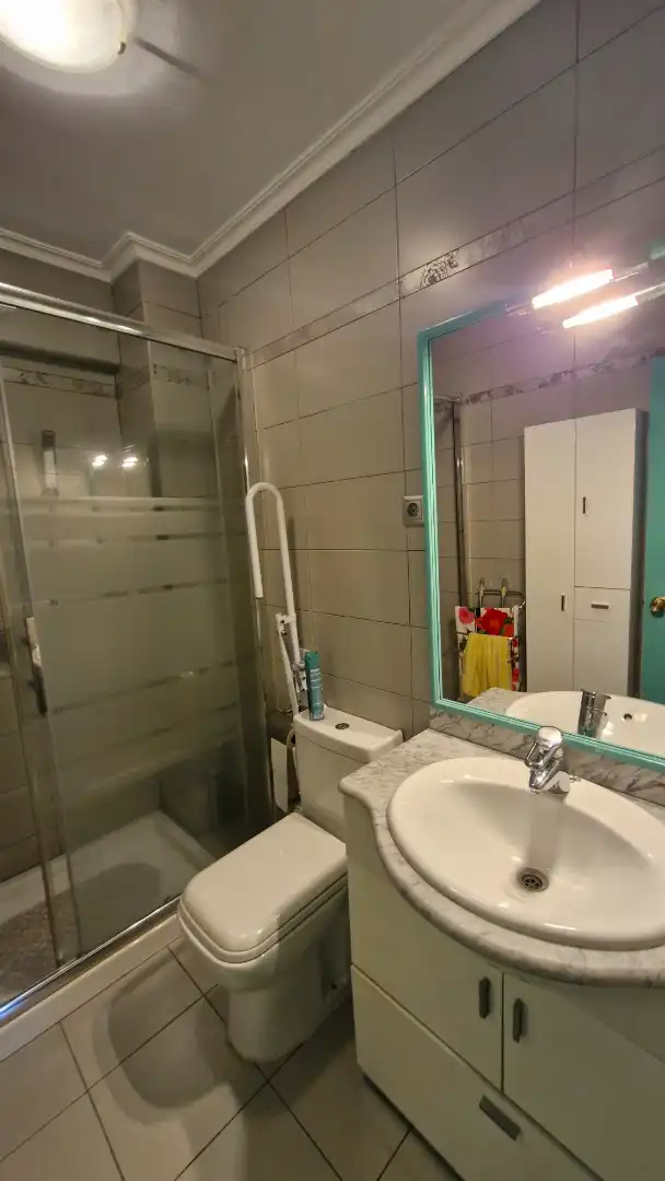 Bathroom of Flat for rent in Santurtzi   with Heating, Terrace and Furnished