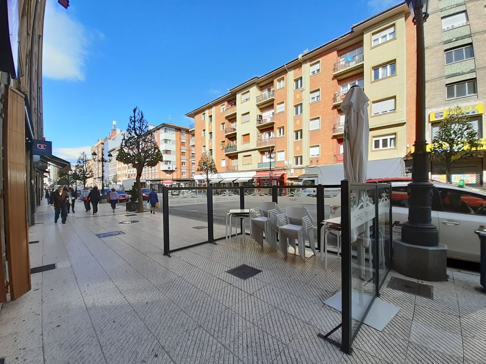 Vista exterior de Local en venta en Oviedo  con Terraza