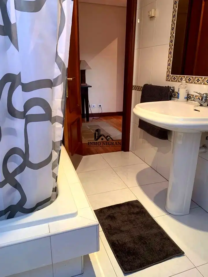 Badezimmer von Wohnung zur Miete in Nigrán mit Terrasse und Möbliert