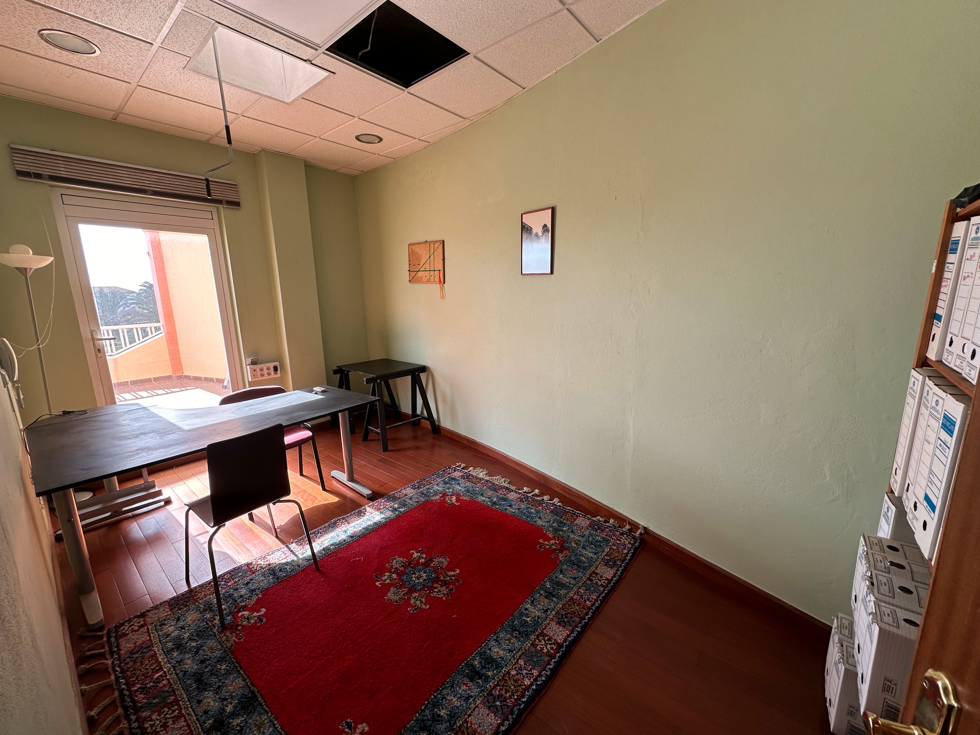 Büro miete in Antigua mit Klimaanlage, Terrasse und Möbliert