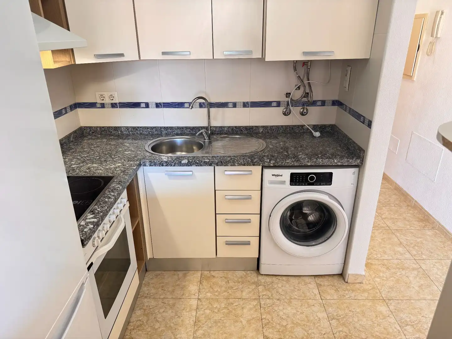 Cocina de Apartamento en venta en Roquetas de Mar con Aire acondicionado, Terraza y Amueblado