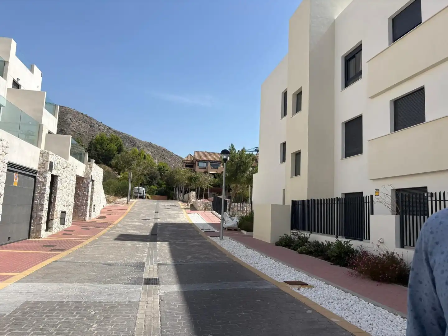 Vista exterior de Àtic de lloguer en Benalmádena amb Aire condicionat, Calefacció i Jardí privat