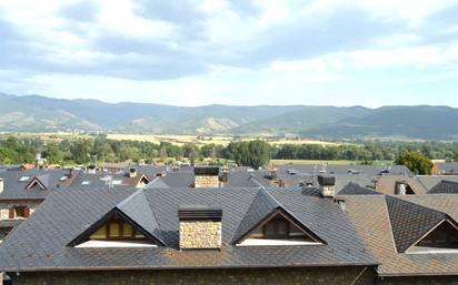 Vista exterior de Casa o xalet en venda en Puigcerdà amb Terrassa i Balcó