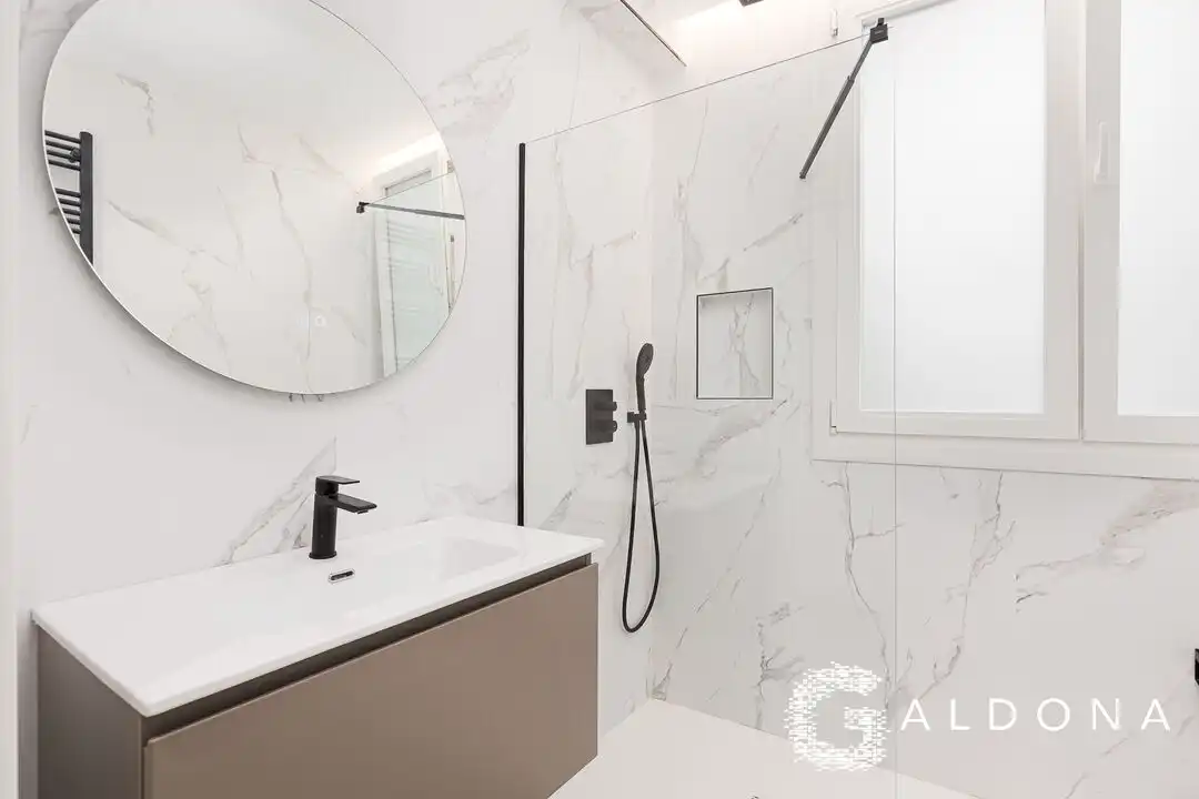 Bathroom of Flat for sale in Donostia - San Sebastián   with Heating