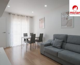 Sala d'estar de Pis de lloguer en Sant Just Desvern amb Calefacció, Parquet i Moblat