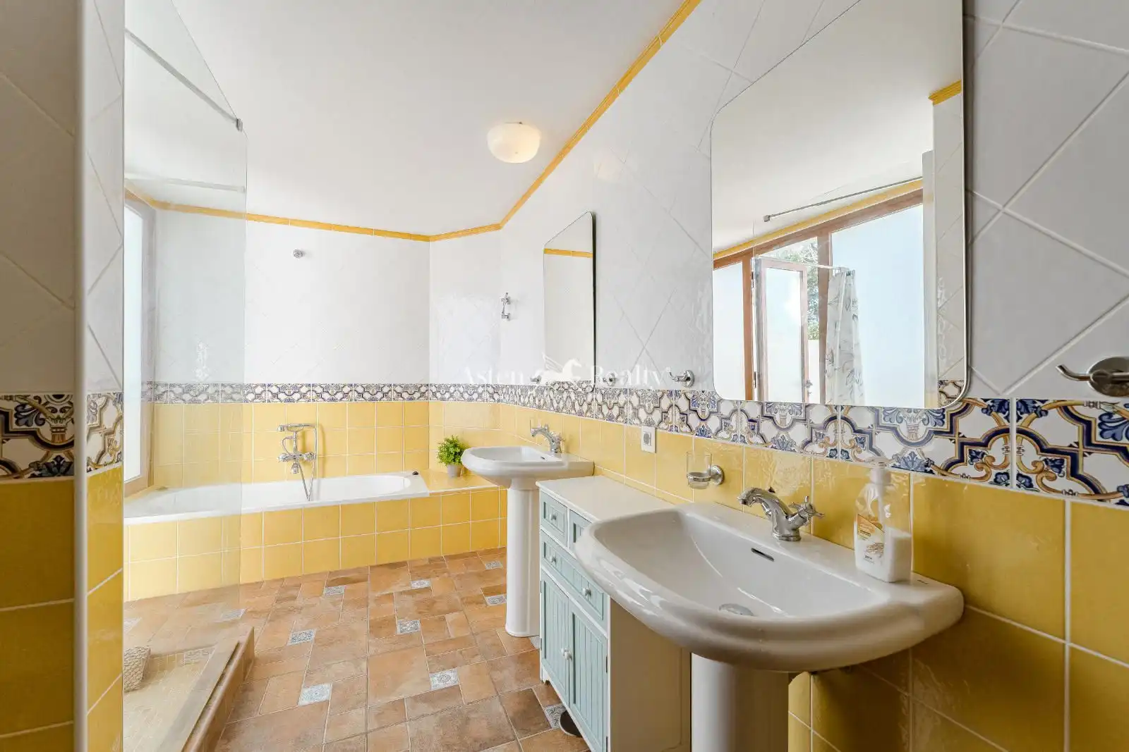 Bathroom of Houses for sale in Adeje  with Air Conditioner, Terrace and Swimming Pool