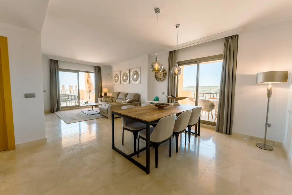 Wohnzimmer von Wohnungen zum Verkauf in Benahavís mit Gemeinschaftspool