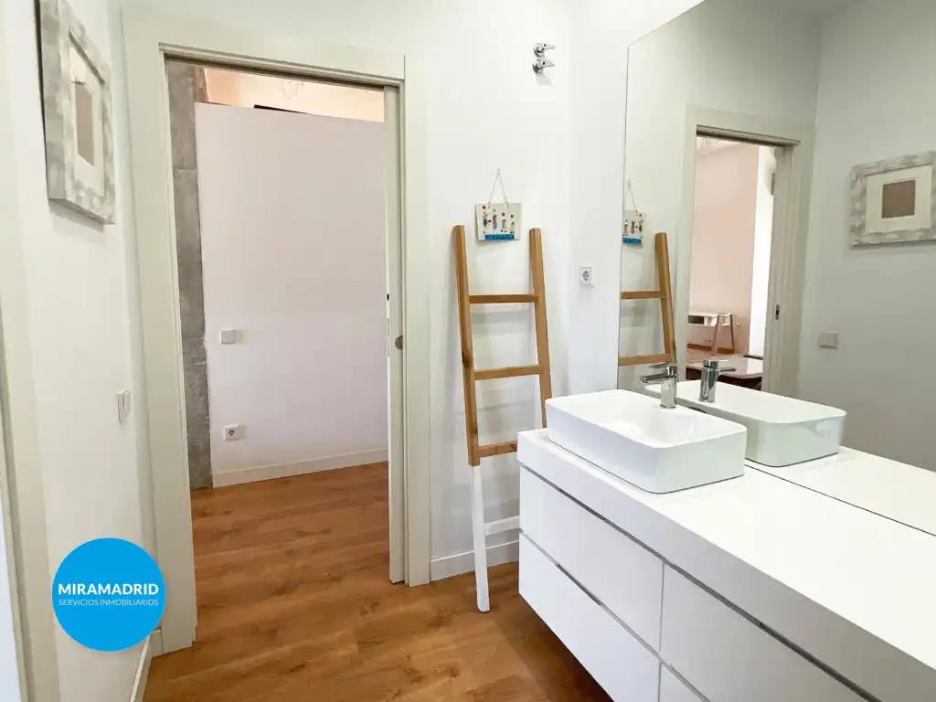 Baño de Piso de alquiler en Madrid con Aire acondicionado, Terraza y Amueblado