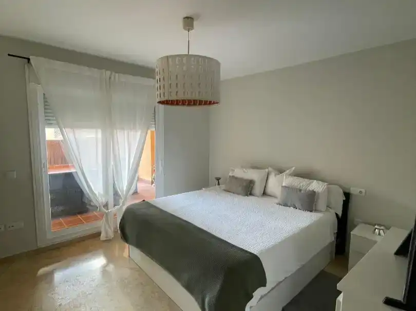 Schlafzimmer von Wohnung zur Miete in Mijas mit Schwimmbad und Balkon