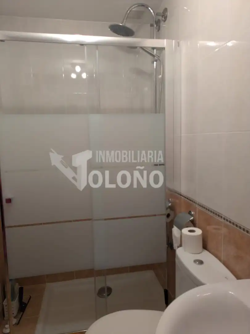 Badezimmer von Haus oder Chalet zur Miete in Anguciana mit Heizung, Privatgarten und Parkett