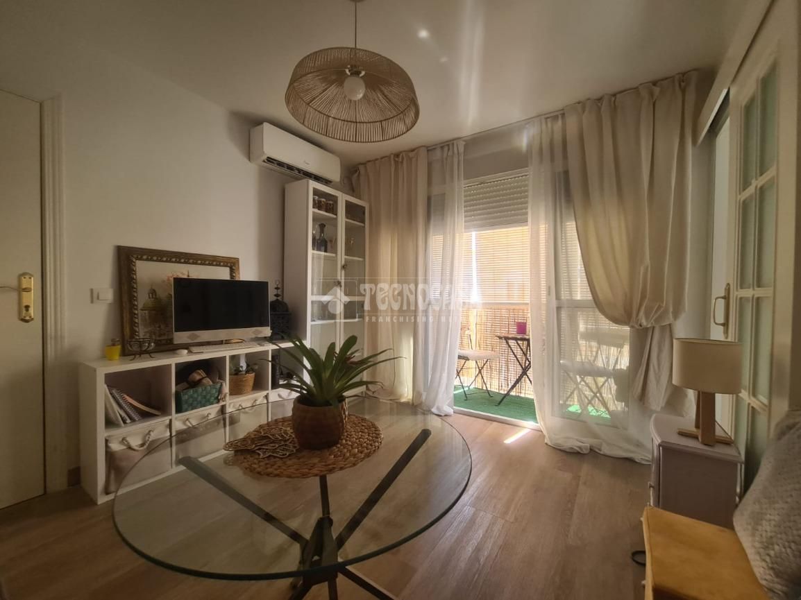 Living room of Flat for sale in  Sevilla Capital  with Air Conditioner, Heating and Terrace