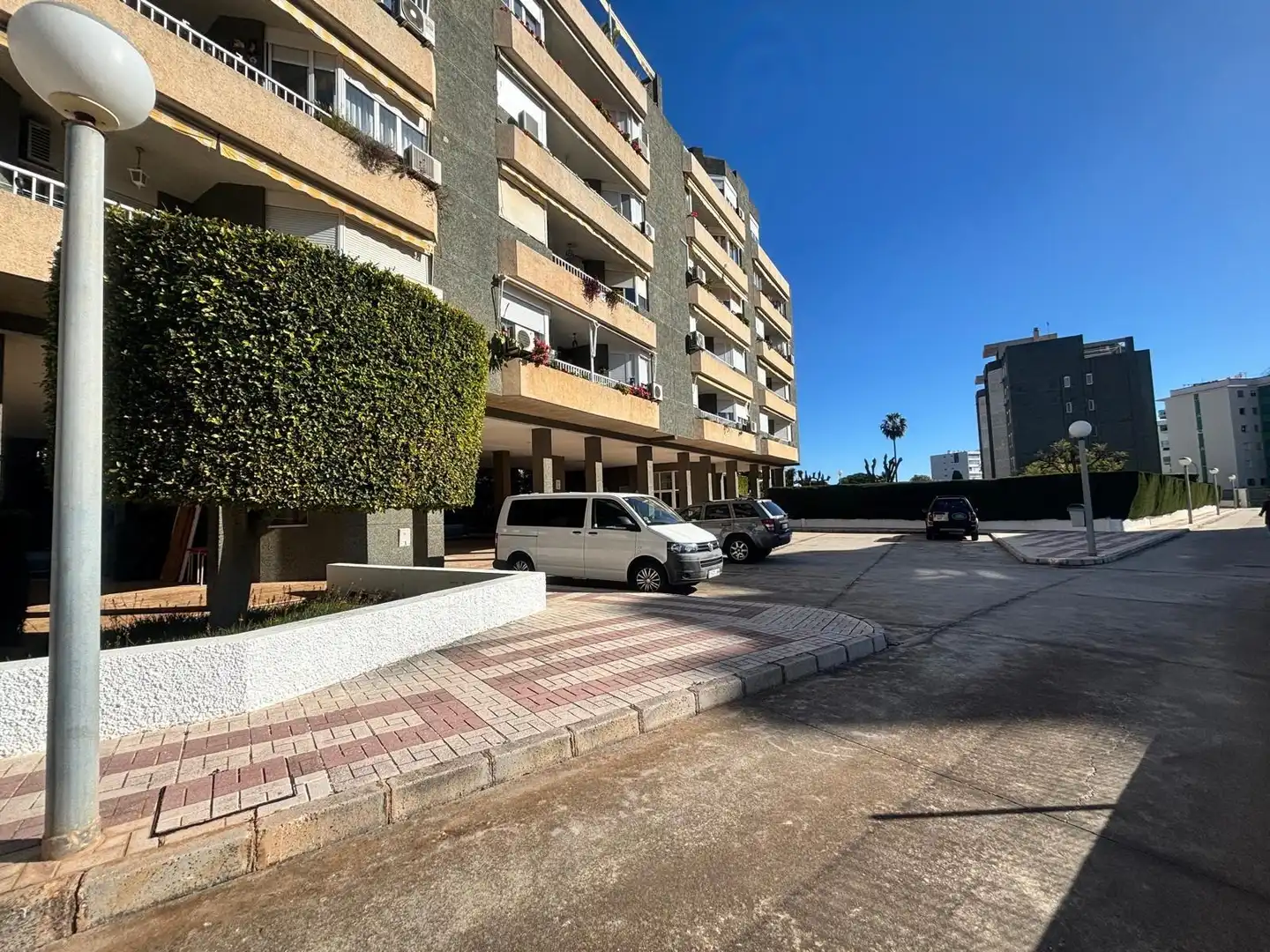 Vista exterior de Pis en venda en Benalmádena amb Jardí privat, Terrassa i Balcó
