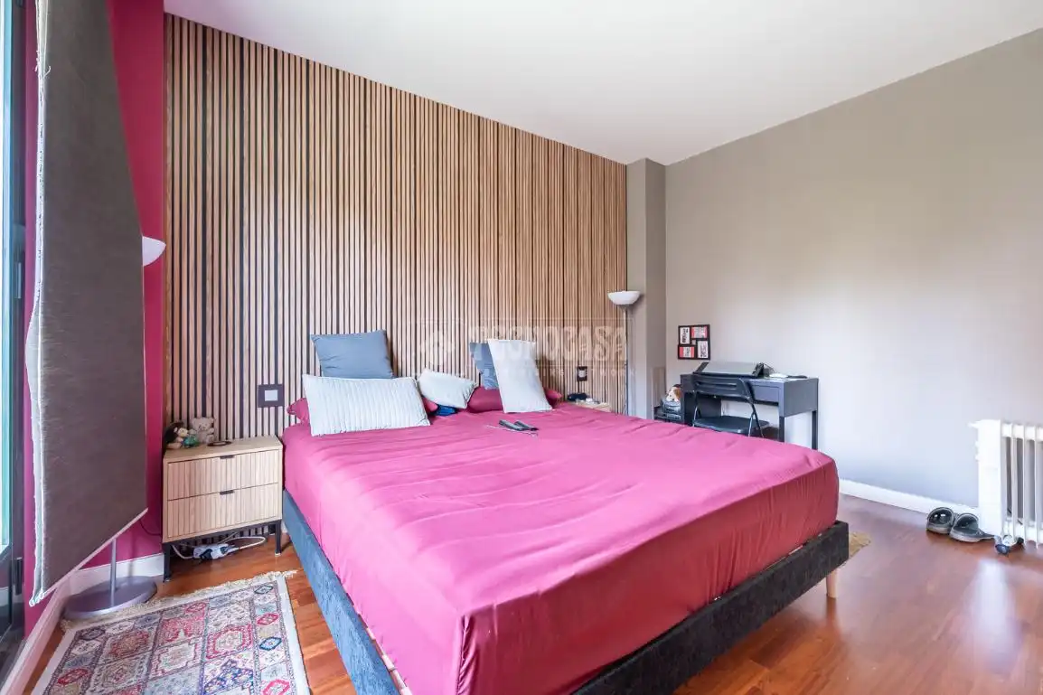 Habitación de Casa adosada en venta en Paracuellos de Jarama con Aire acondicionado, Calefacción y Jardín privado