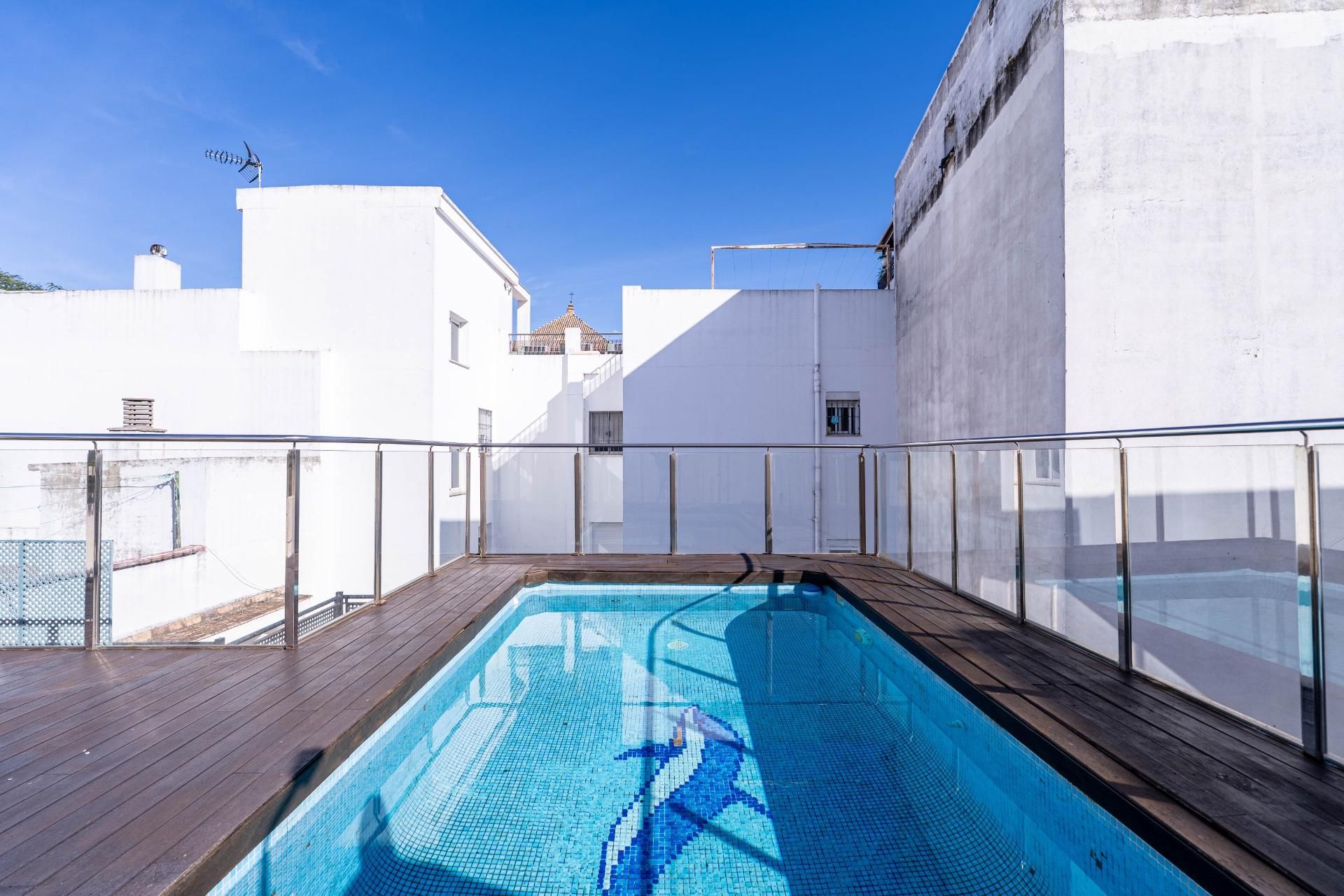 Swimming pool of Attic for sale in  Sevilla Capital  with Air Conditioner, Terrace and Storage room
