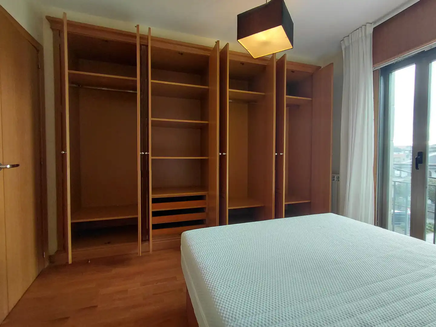 Schlafzimmer von Wohnung zum Verkauf in Oleiros mit Heizung, Parkett und Möbliert