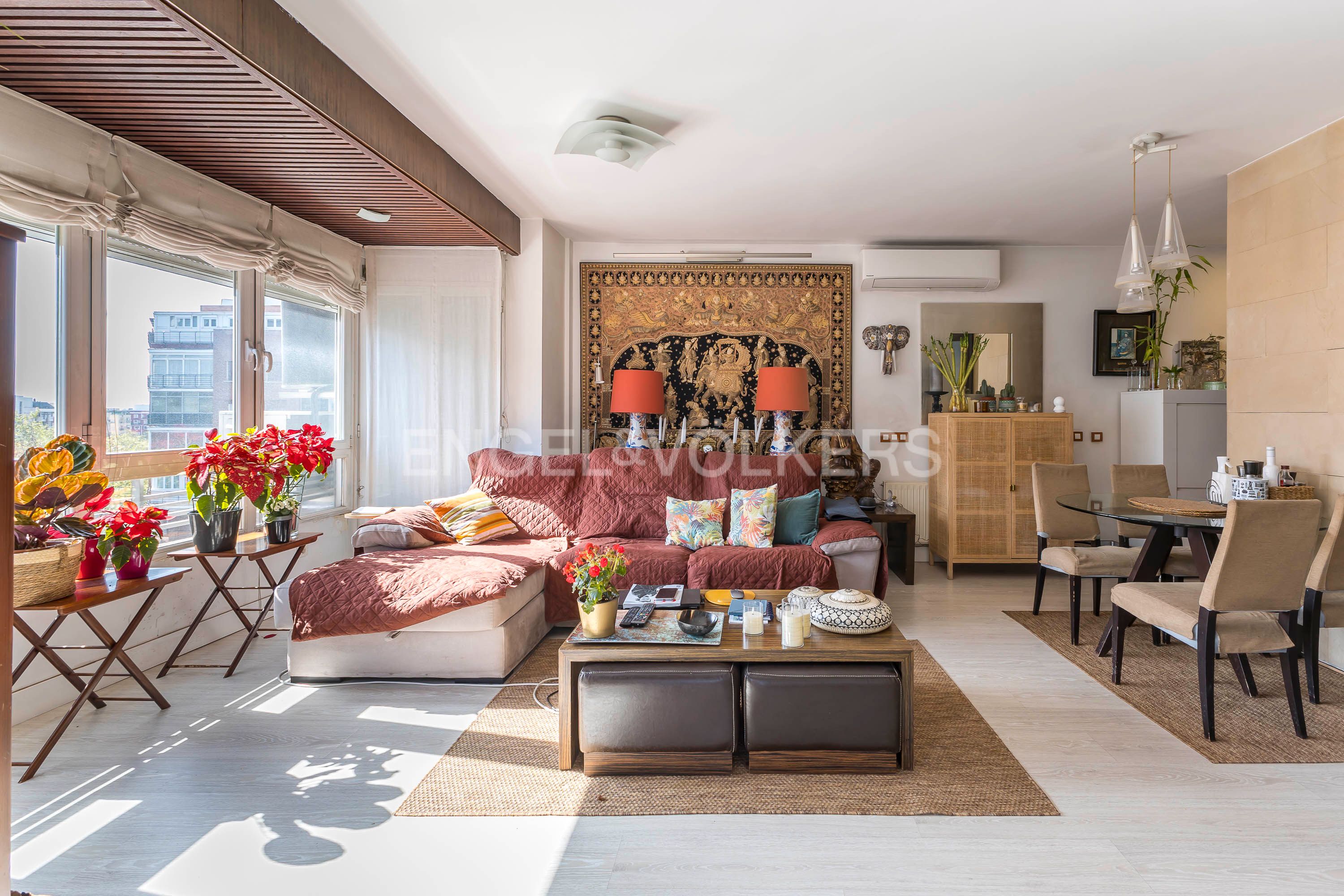 Sala d'estar de Apartament en venda en  Madrid Capital amb Aire condicionat, Calefacció i Parquet