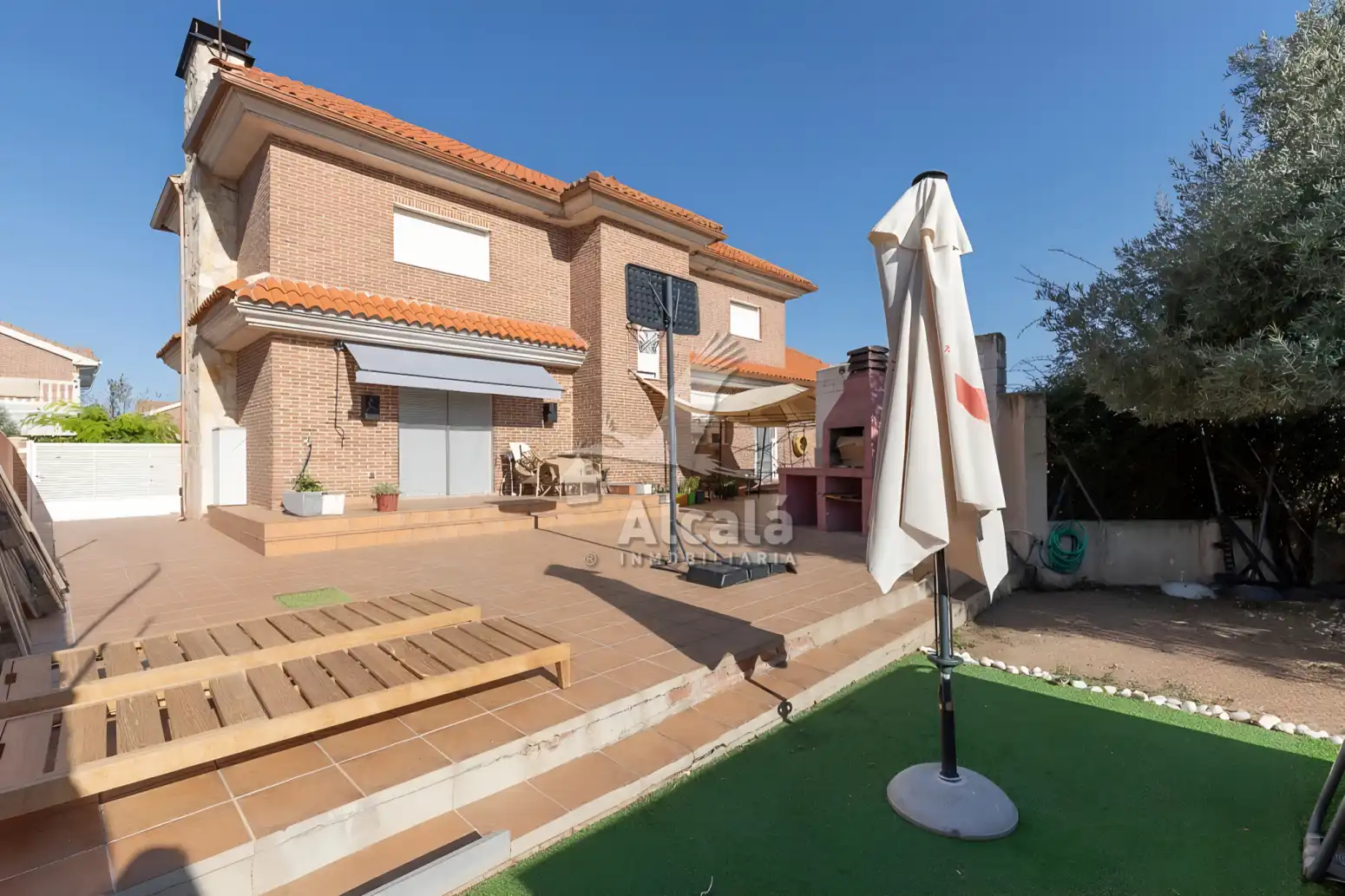 Vista exterior de Casa o chalet en venta en Los Santos de la Humosa con Calefacción y Trastero