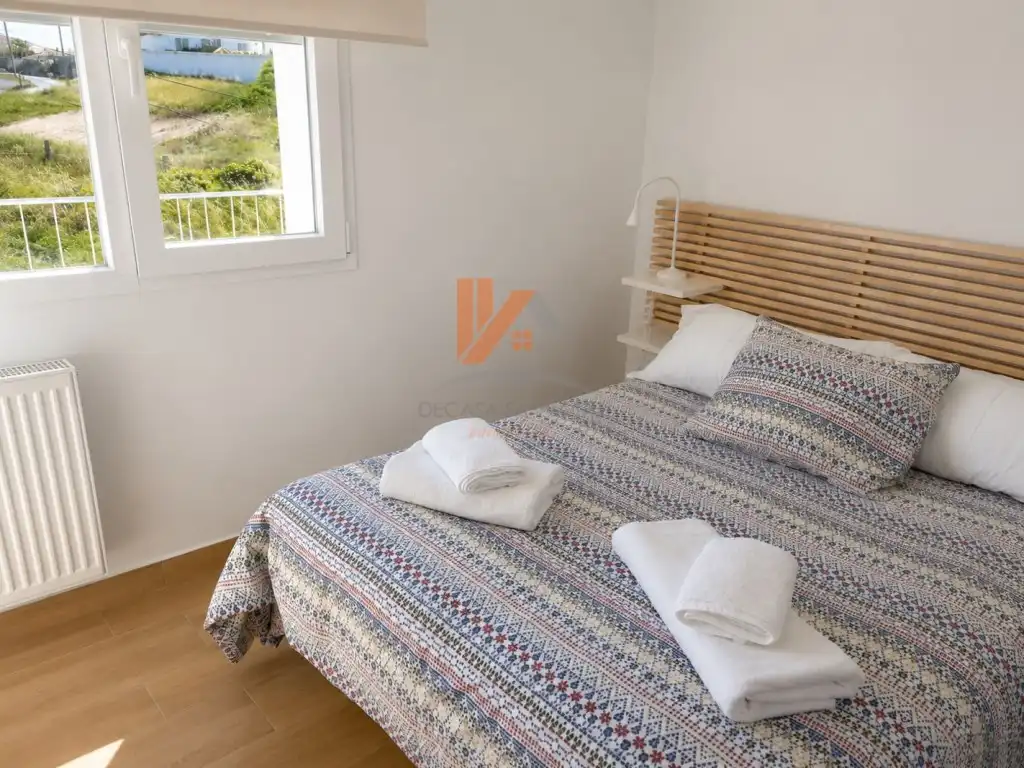 Dormitori de Casa o xalet en venda en Porto do Son amb Jardí privat, Terrassa i Moblat