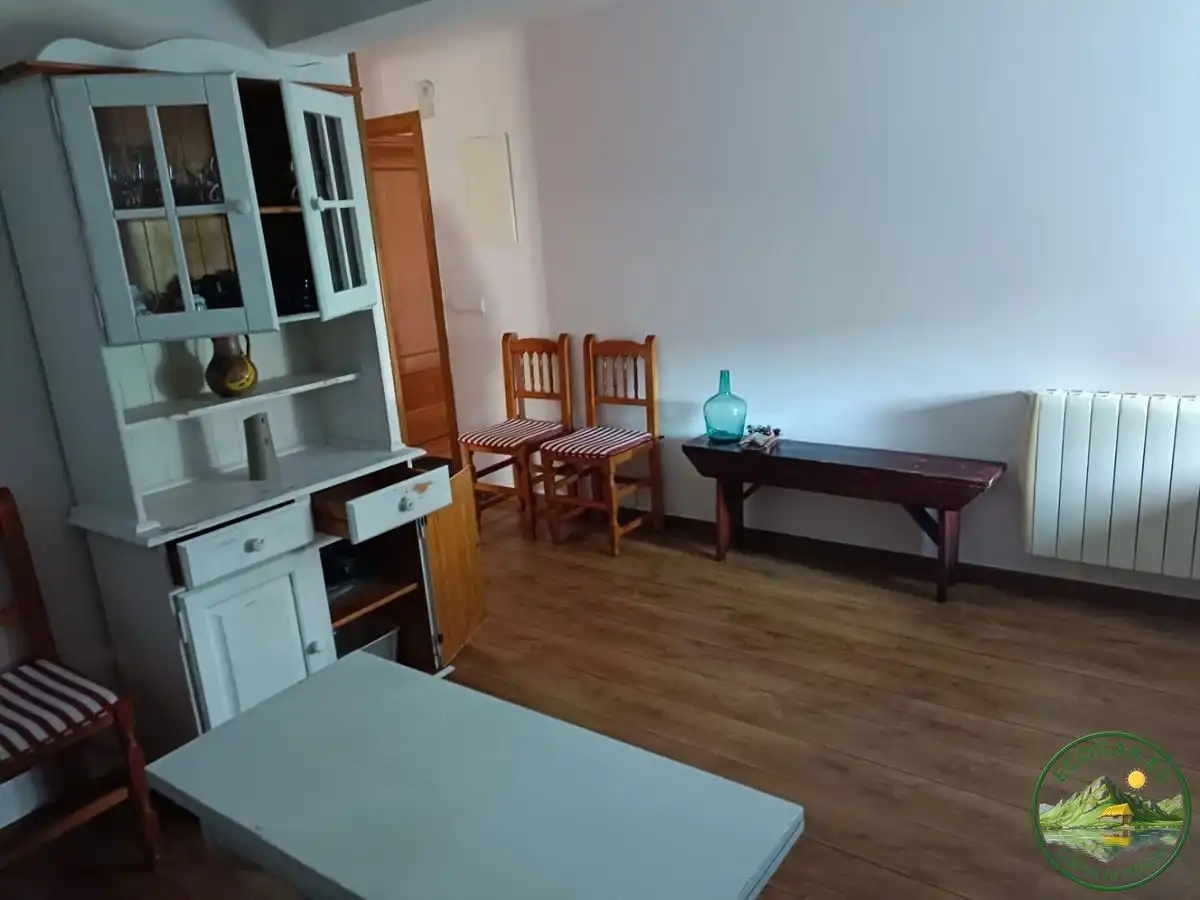 Cuina de Pis en venda en Cacabelos amb Calefacció, Parquet i Moblat