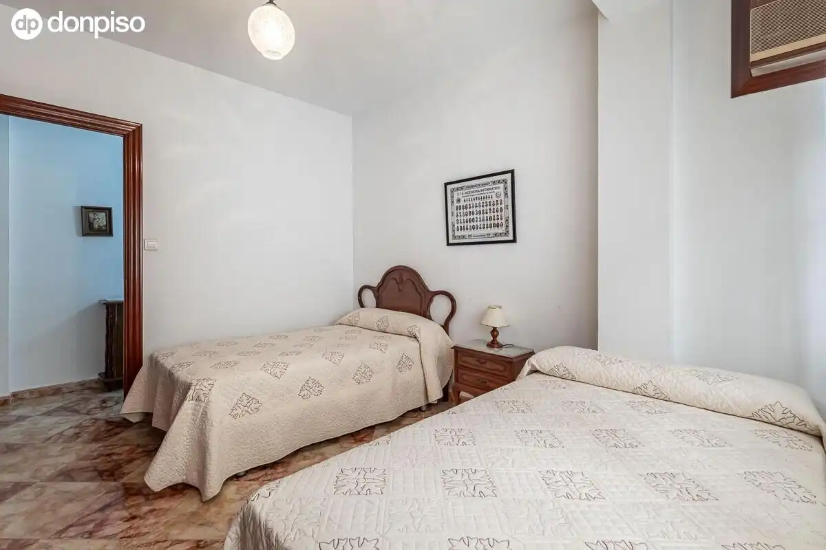 Schlafzimmer von Wohnung zum Verkauf in Granada mit Klimaanlage, Heizung und Terrasse