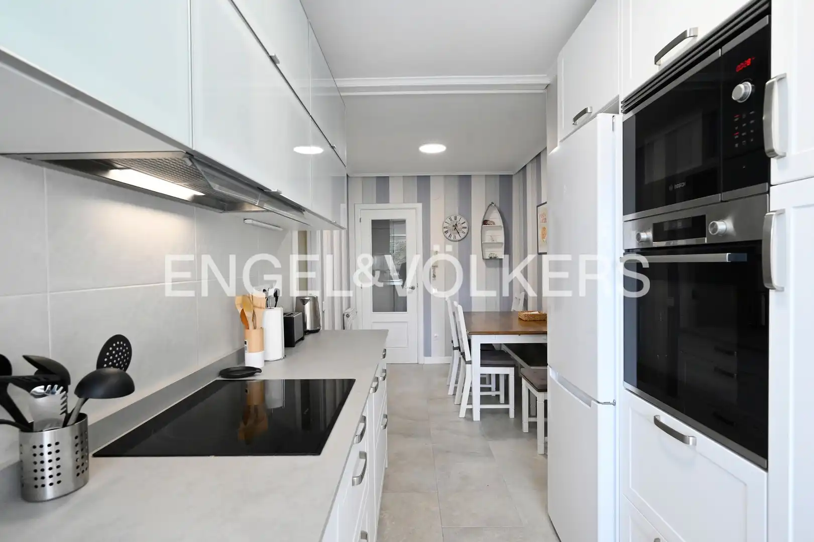 Küche von Wohnung zum Verkauf in Santander mit Heizung, Privatgarten und Abstellraum