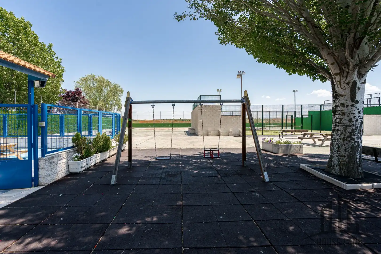Aparcament de Casa adosada en venda en Algete amb Calefacció, Traster i Piscina comunitària