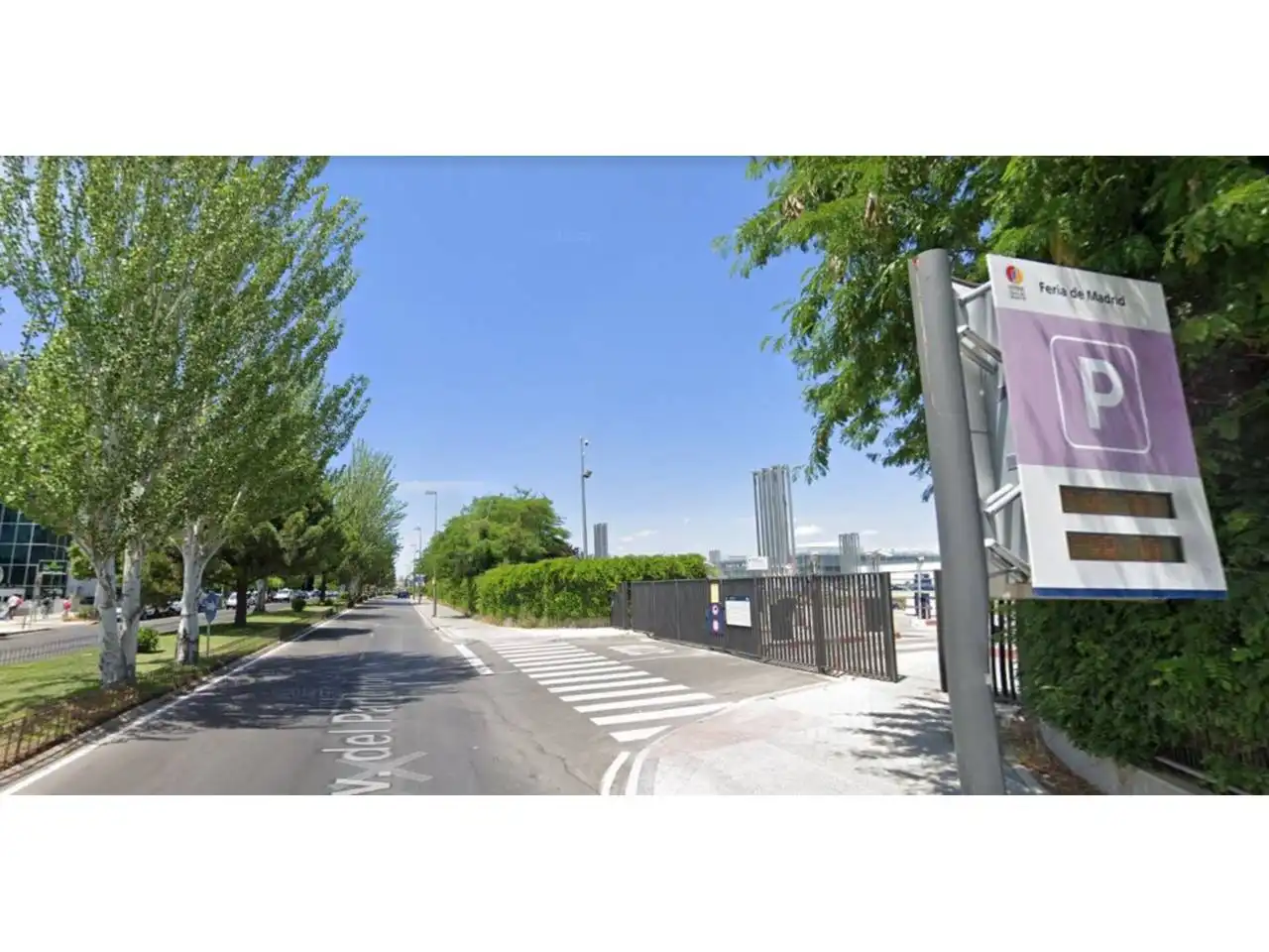 Exterior view of Office for rent in Madrid  with Air Conditioner, Heating and Alarm