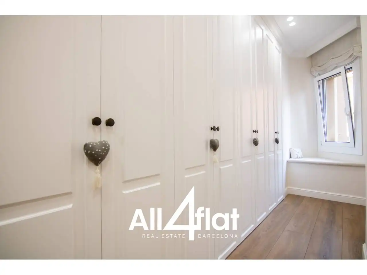 Bedroom of Flat for sale in Barcelona  with Air Conditioner, Heating and Parquet flooring
