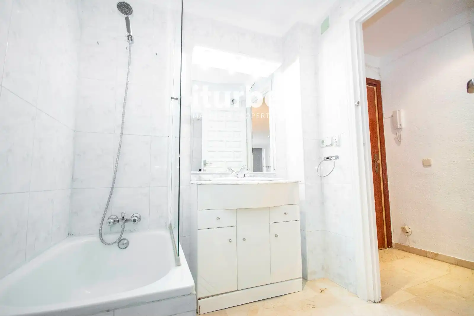 Room in Marques Ivanrey-Rio V Pla, Las Lomas de Río Verde