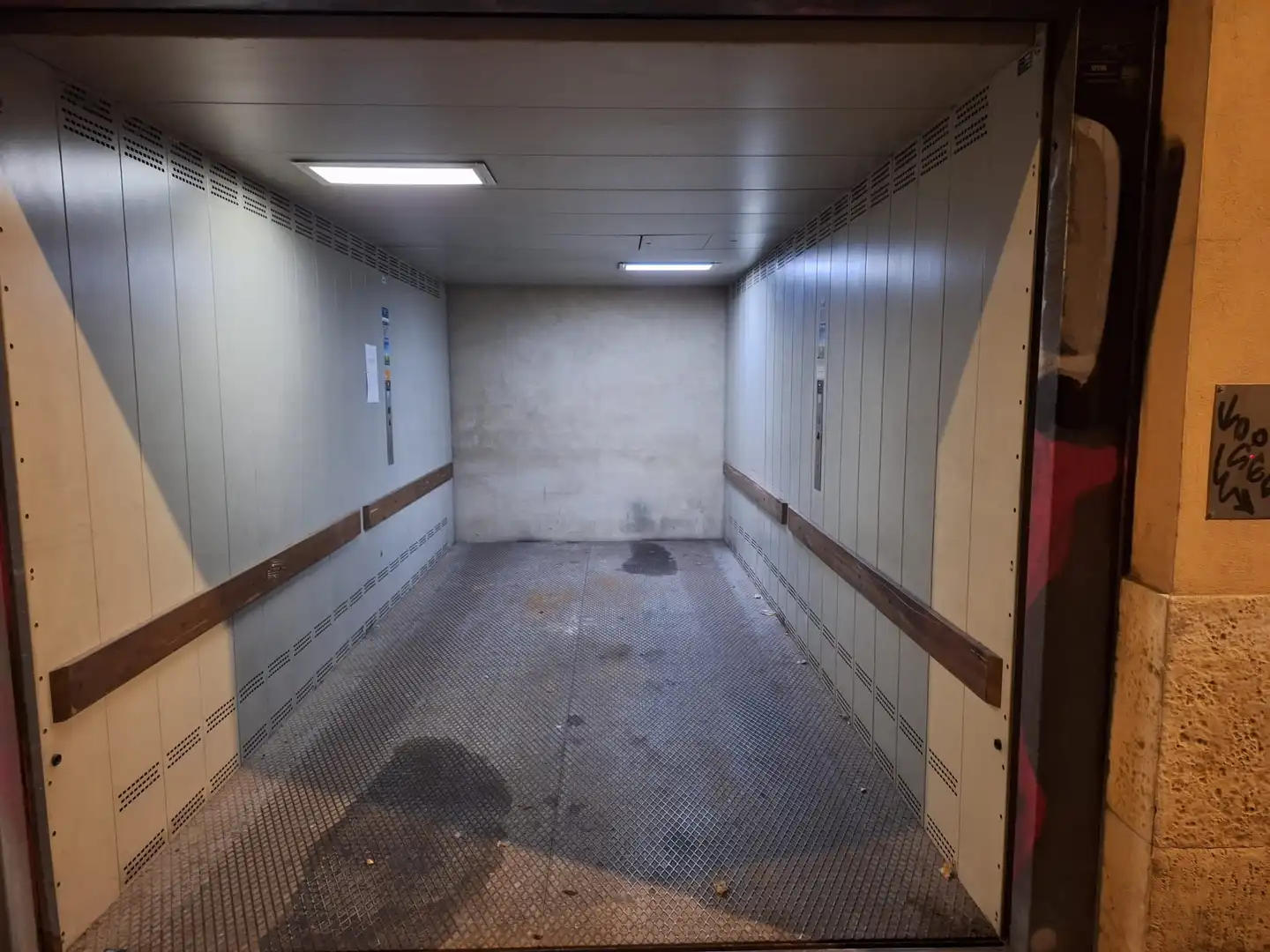 Individuel avec ascenseur à louer à Carrer de Roger de Flor 7, imagen 4