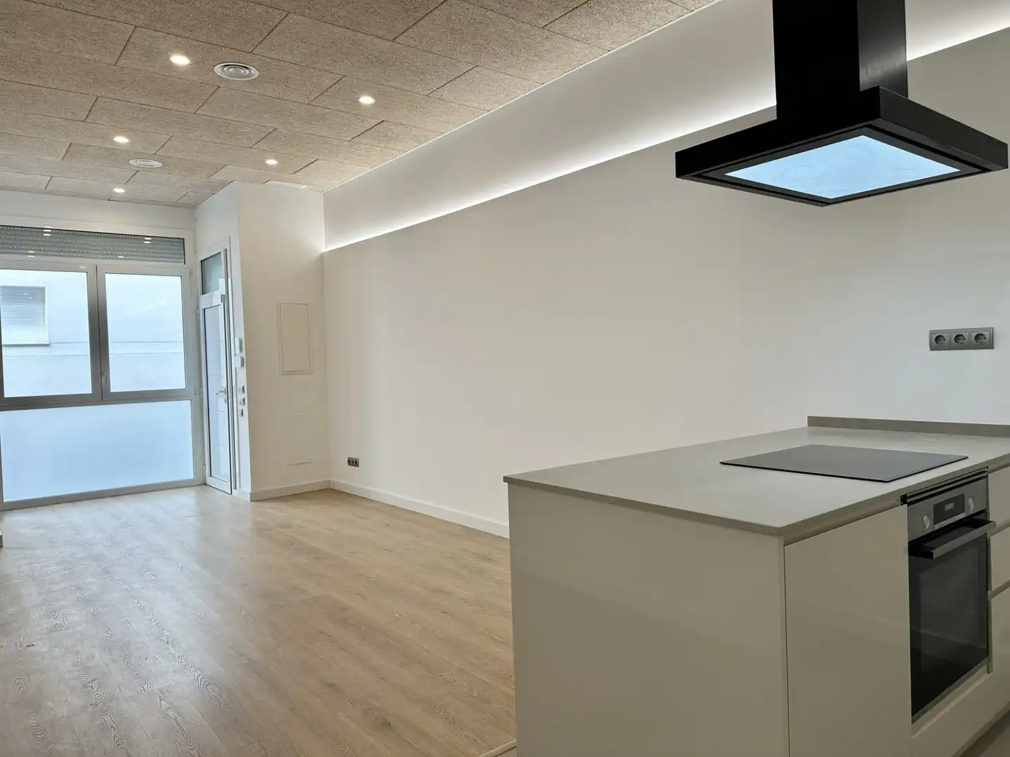 Kitchen of Flat for sale in Vilanova i la Geltrú  with Air Conditioner, Heating and Private garden