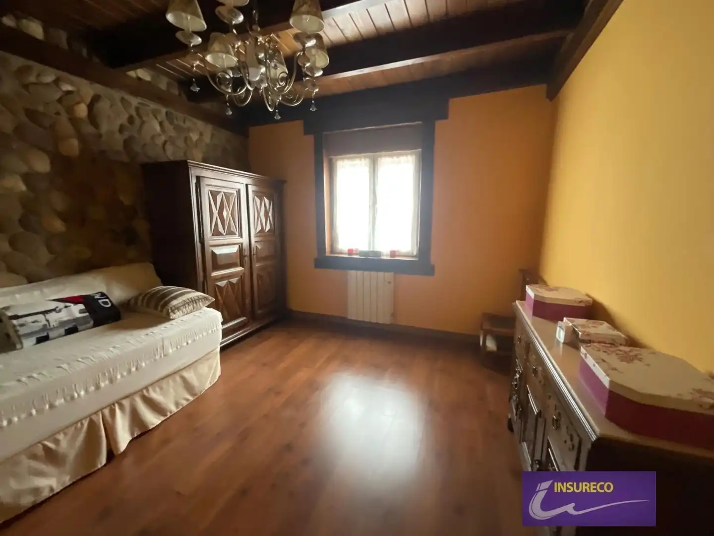 Dormitori de Casa o xalet en venda en Bustillo del Páramo amb Calefacció, Jardí privat i Parquet
