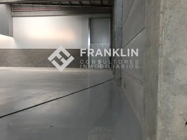 Parkplatz von Fabrikhallen zur Miete in Celrà