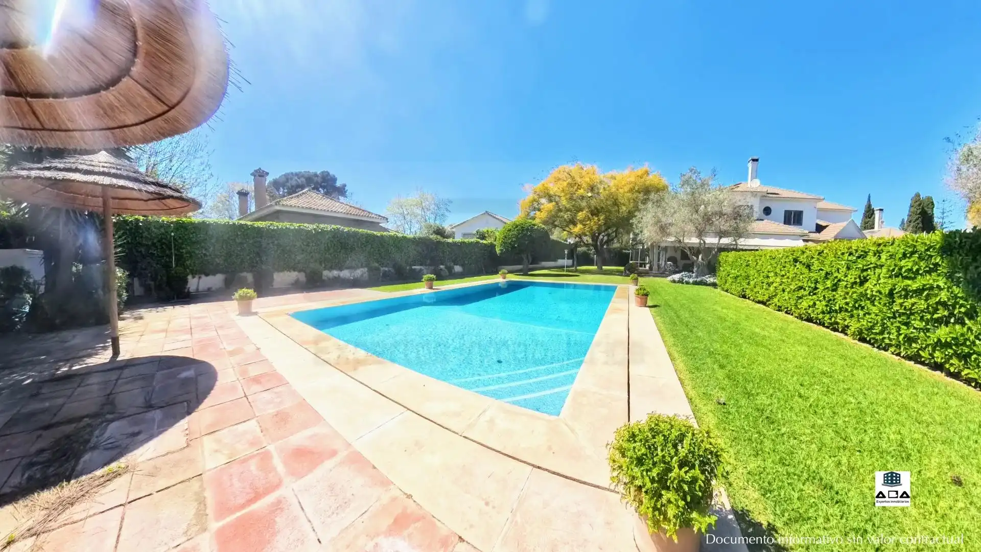 Piscina de Casa o xalet en venda en Jerez de la Frontera amb Aire condicionat, Calefacció i Jardí privat